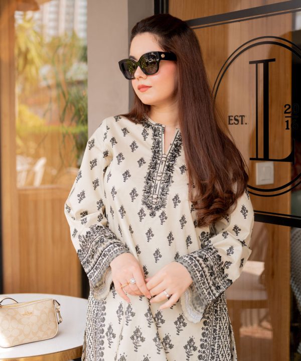 Monochrome  24-3 Piece - Embroidered Lawn Suit - 0U3Pebw24V47 Online Sale